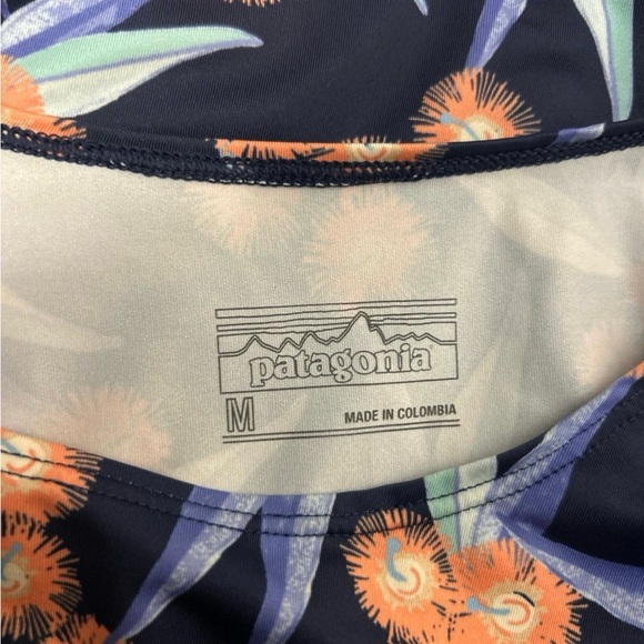 Patagonia Swell Seeker Cropped Rash Guard, size Medium - Picture 3 of 5